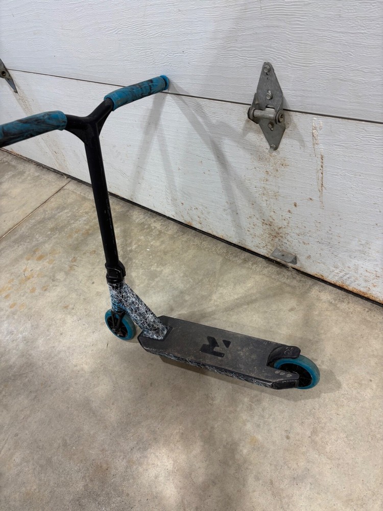 Root Industries Type-R Mini Complete Scooter - Pink Splatter