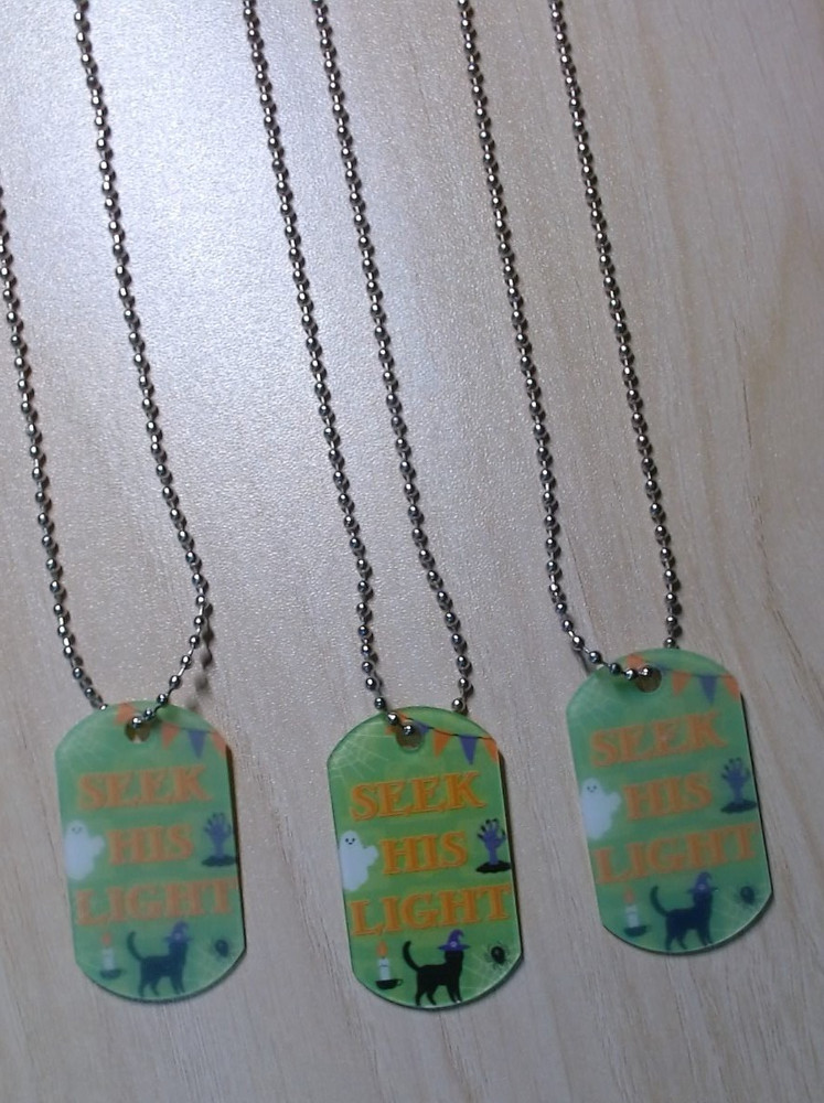 Halloween Bible Verse"SEEK HIS LIGHT"plastic tag with rope chains 3pc