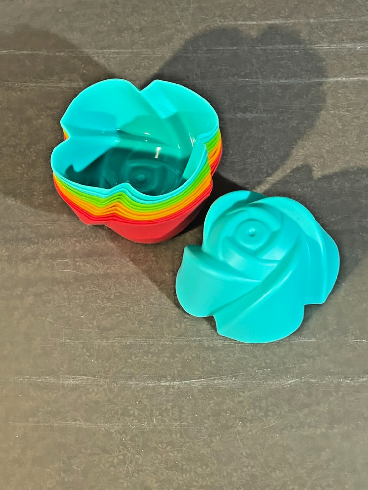 12 pc Silicone Flower Shaped Cupcake Molds (1574)