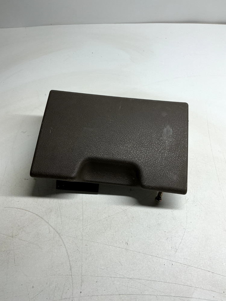 VOLVO VNL LEFT BOTTOM LITTLE INTERIOR DOOR