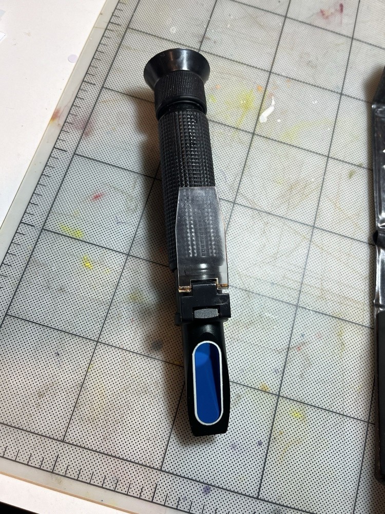 Milwaukee 0-100% Salinity REFRACTOMETER Mr100atc