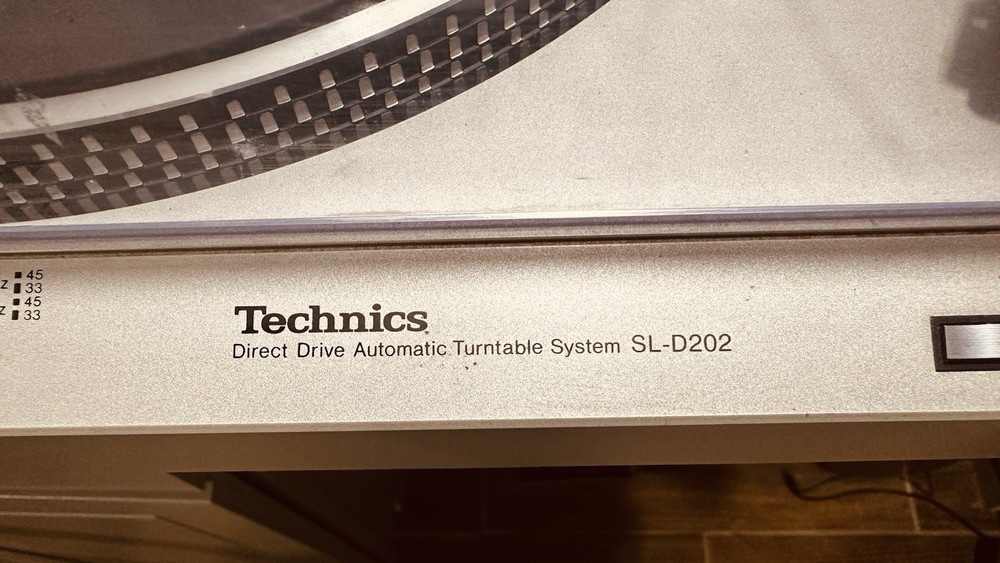 Vintage   Technics SL-D202 Direct Drive Automatic Turntable 33/45
