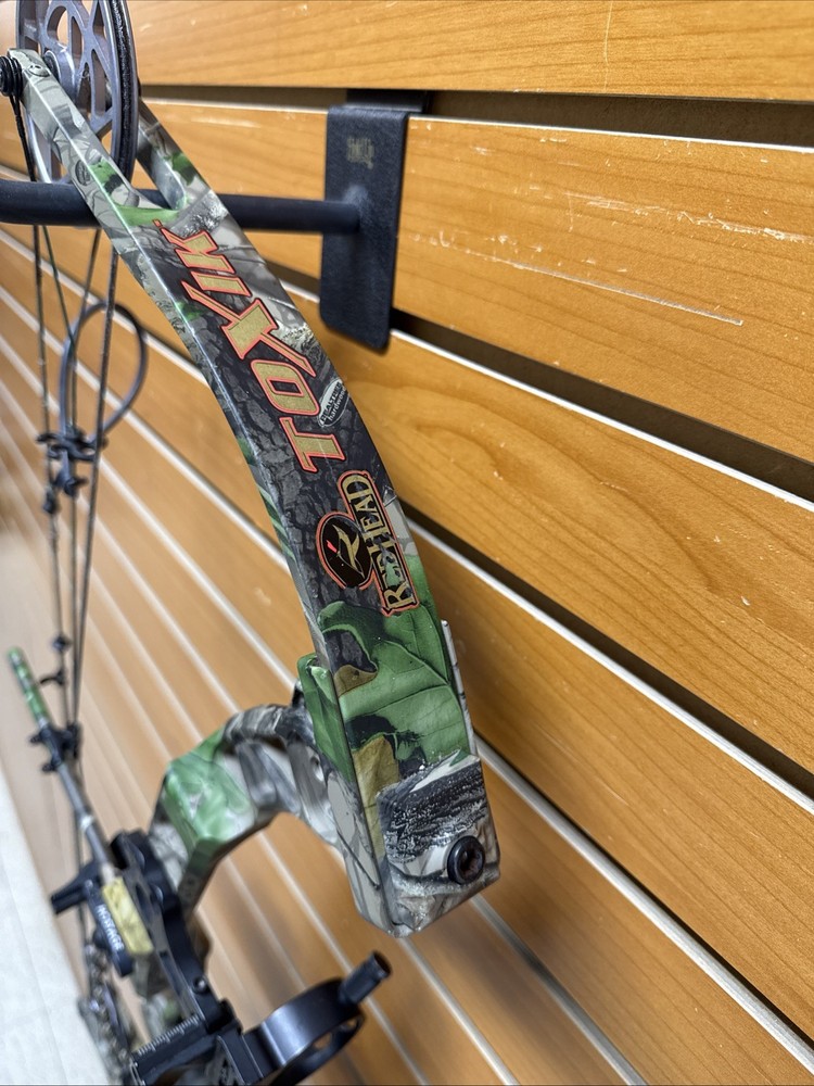 Item 3553 - Redhead Archery Compound Bow - Toxik - RH - 3 Pin Sight