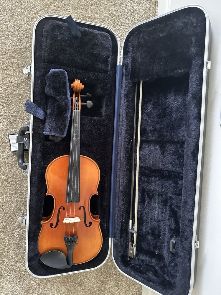Glaesel Violin With Bow and Rosin