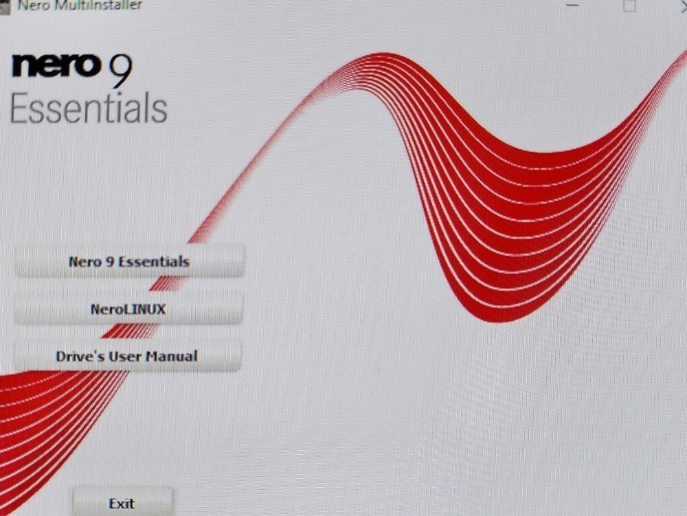 NERO MULTIMEDIA SUITE 9 ESSENTIAL and SATA data cable bundle
