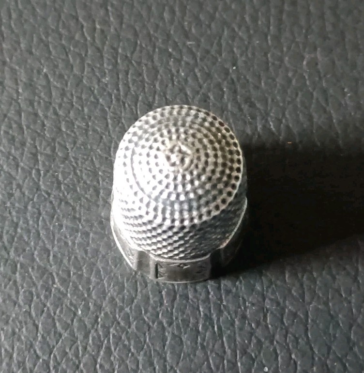 Antique Victorian sterling silver thimble size 11