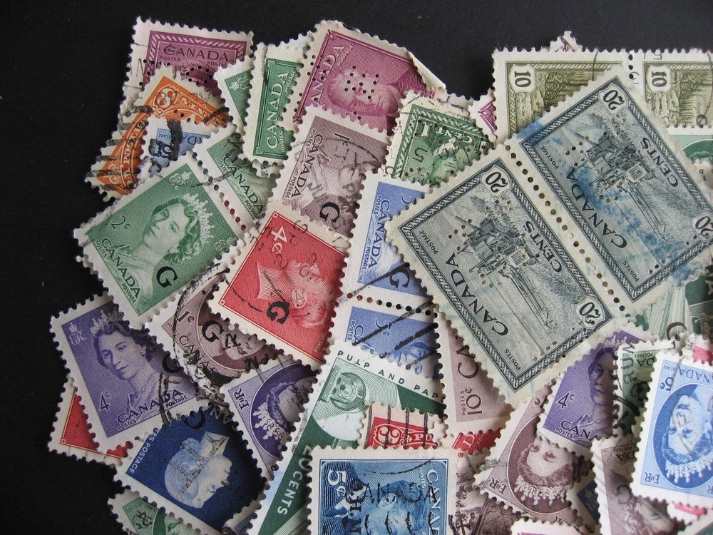 Canada official overprinted, perfin mixture 100 (duplicates, mixed cond) U, M
