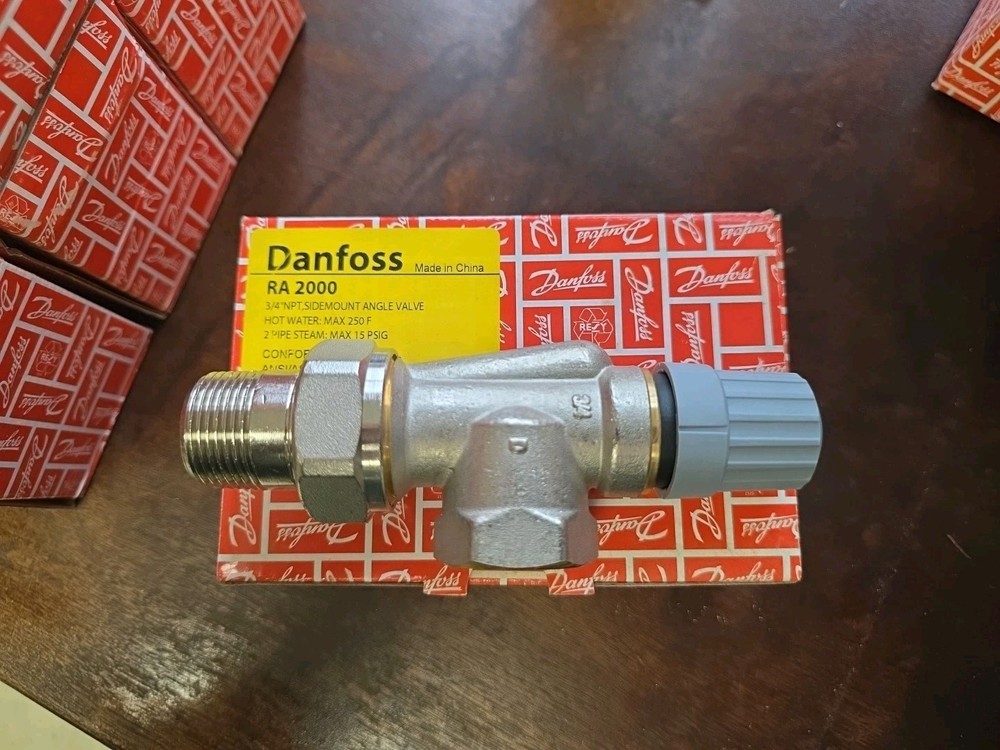 Danfoss 013G8018 3/4" Side Mount Angle Thermostatic Radiator Valve