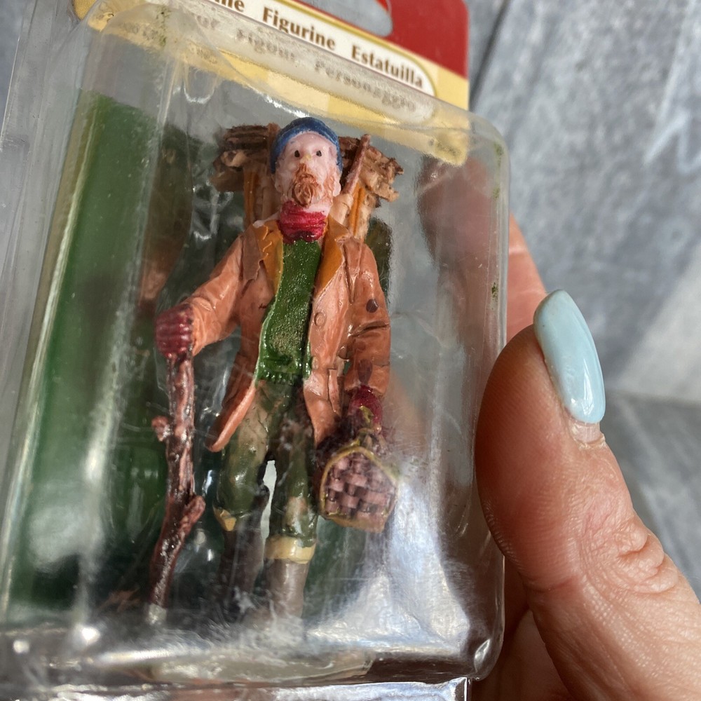 2006 Lemax Polyresin Figurine Gathering Kindling