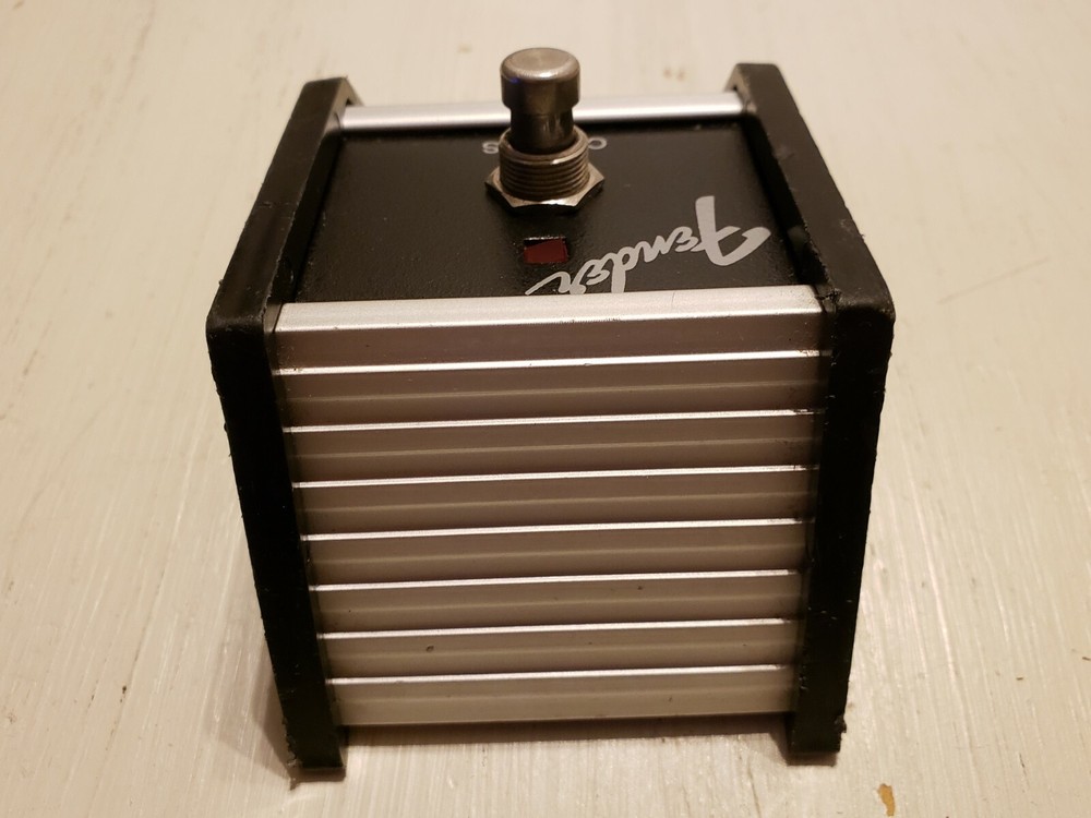 Fender Foot Switch Chorus Ship Wide Wide