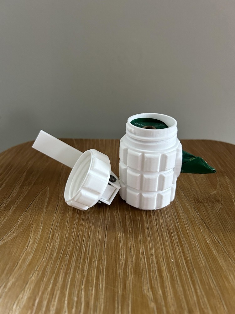Pet Bag Roll Holder – Convenient & Reusable
