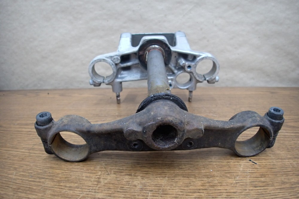 1984 HONDA VT700C SHADOW TRIPLE TREE STEERING STEM