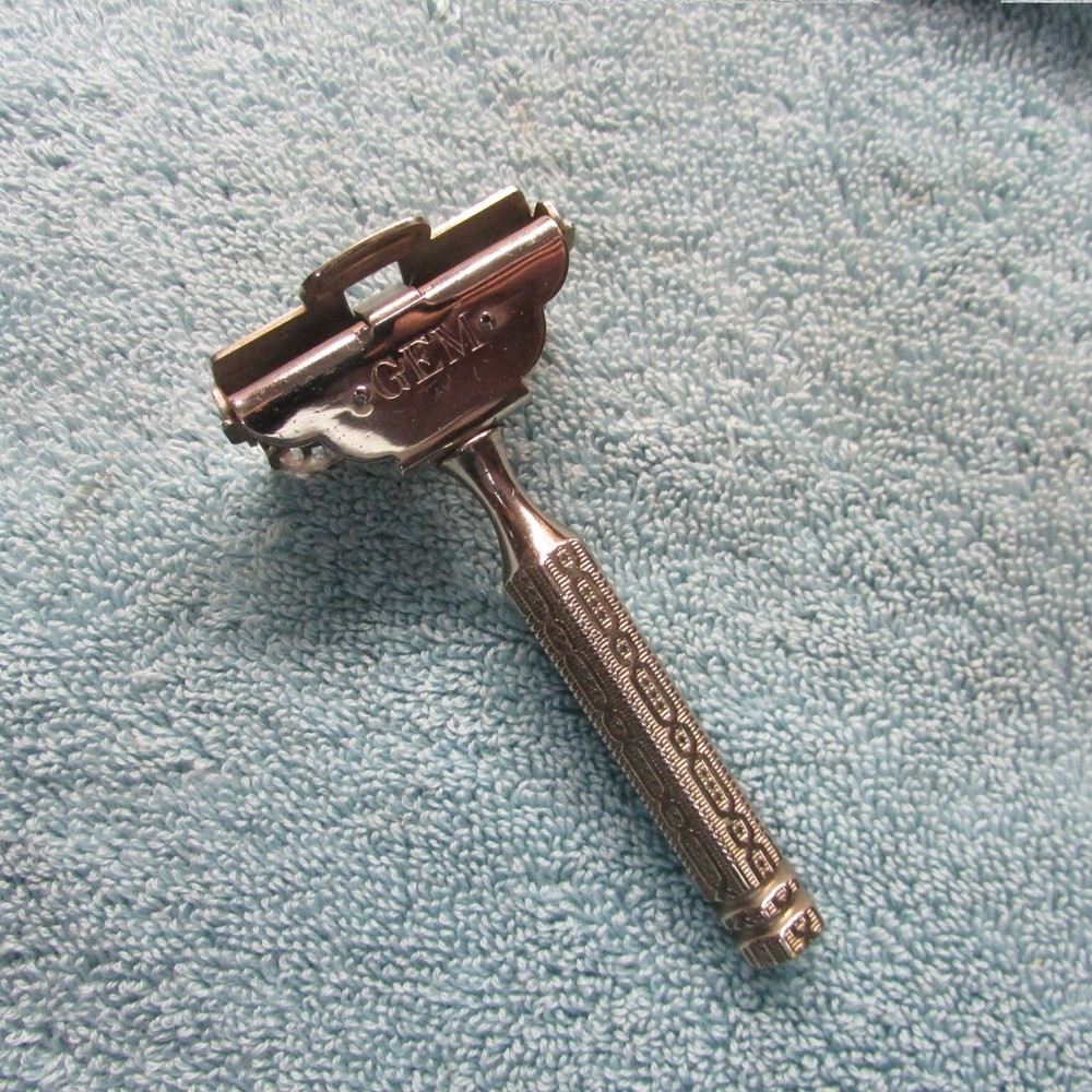 Gem Micromatic Razor W. Bakelite Case