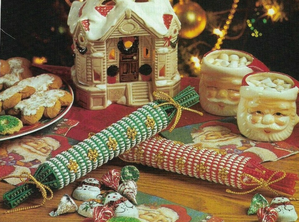 CHRISTMAS CRACKERS CANDY HOLDERS PLASTIC CANVAS PATTERN INSTRUCTIONS