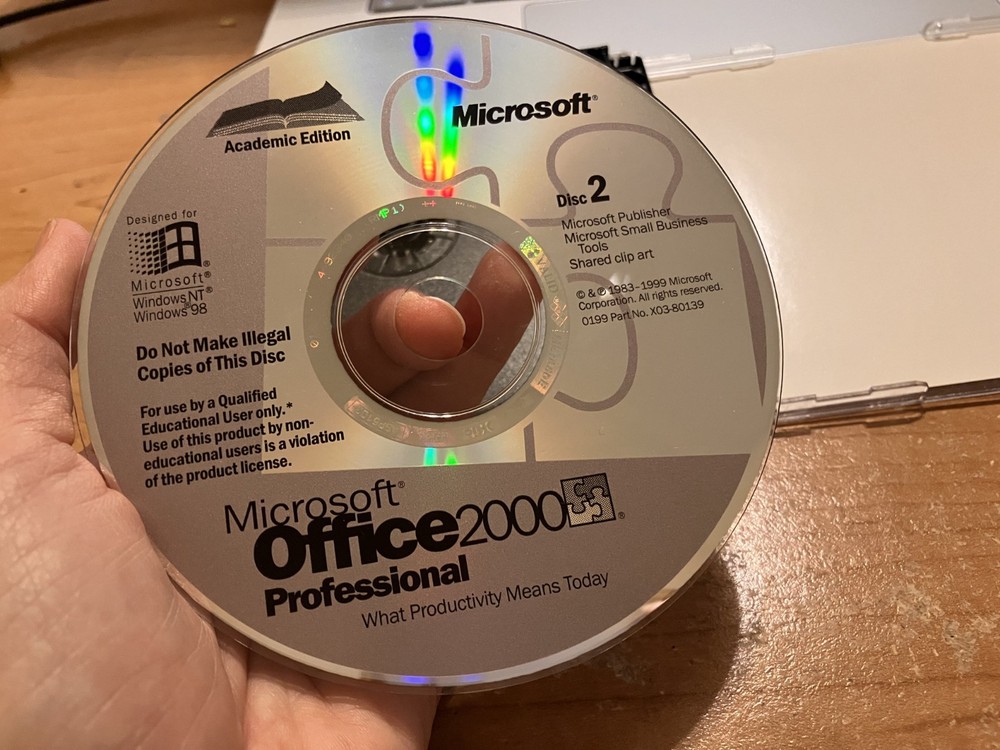 Microsoft Office 2000 Professional - Academic Edition (2 CD With Product Key)