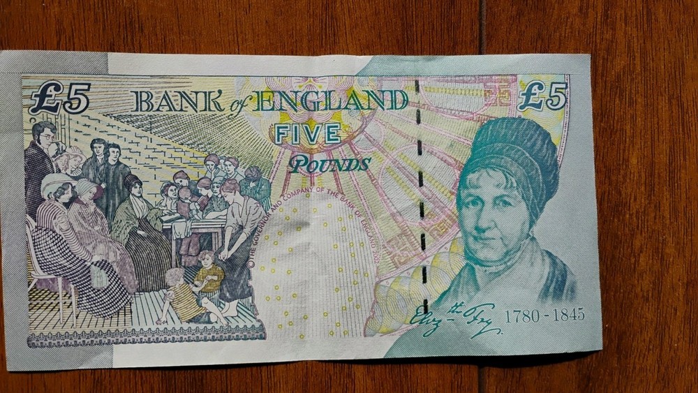 BRITISH POUND 5 OLD VERSION + BELIZE COINS