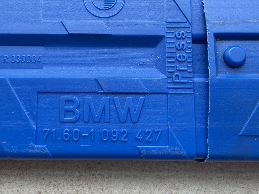 BMW Warning Triangle 71.60-1092427