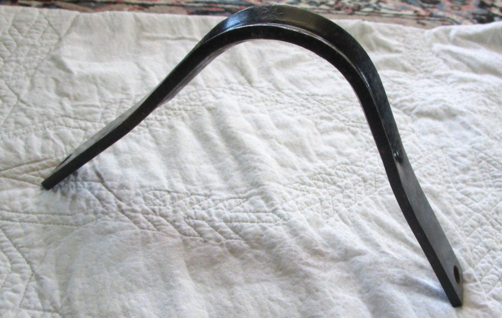 BLACK MEDIUM COLLEGIATE: OPTI-FIT GULLET BAR