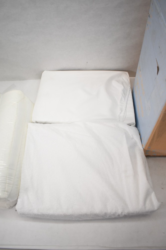 Sleep Essentials Queen Size Bedding Set White Mattress Protector/Topper