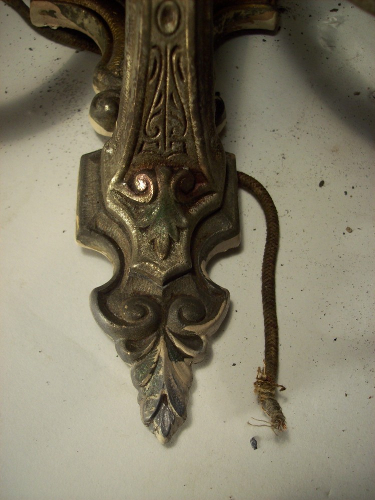 2 matching ornate painted sconces (L 112)