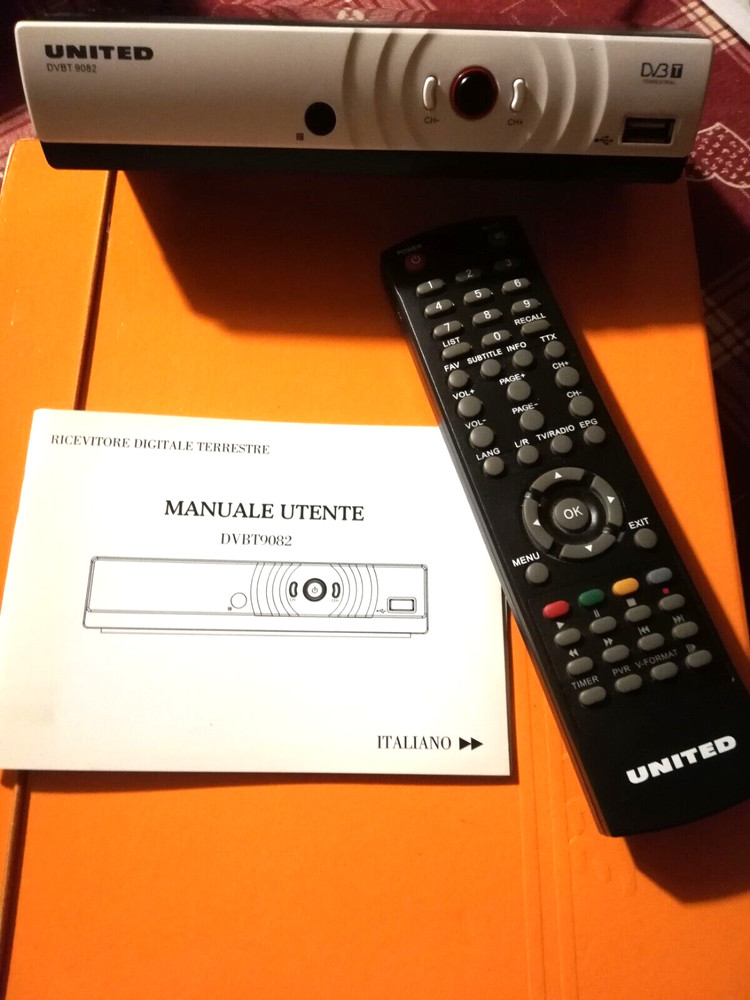 UNITED 9082 - DVB T1 - Digital Earth Decoder with Remote Control - Black and White