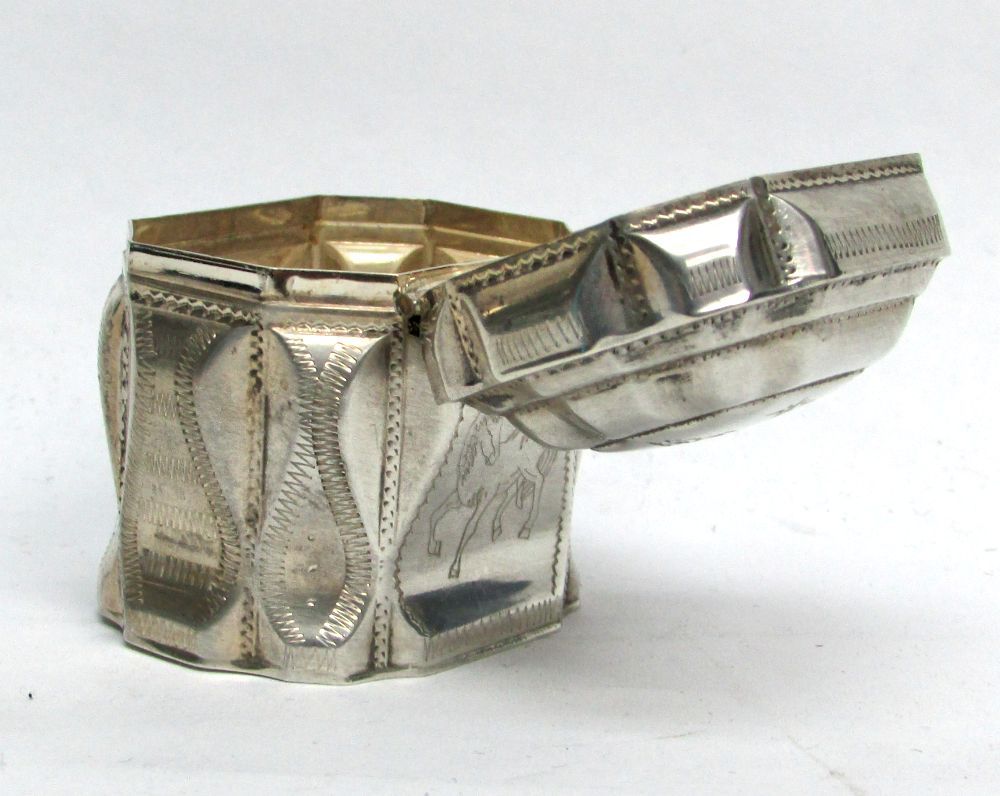 DUTCH SILVER ENGRAVED HORSE ON TRINKET / PILL BOX