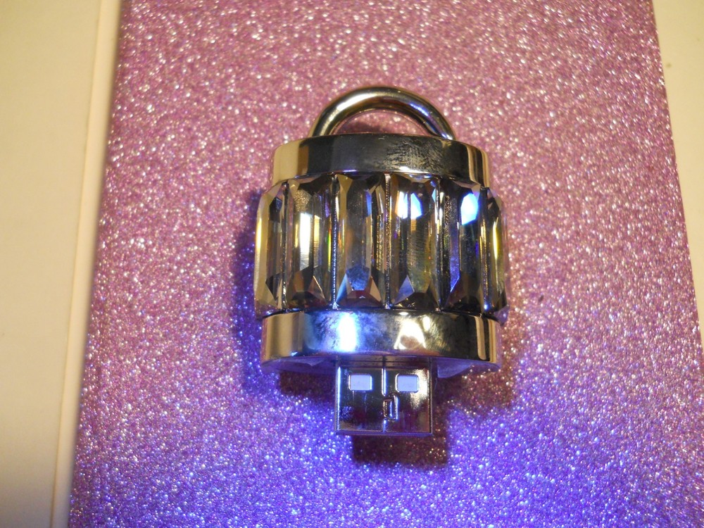 Swarovski® signed Active crystals Baguette 1GB USB 2.0 Memory Key Philips Lock