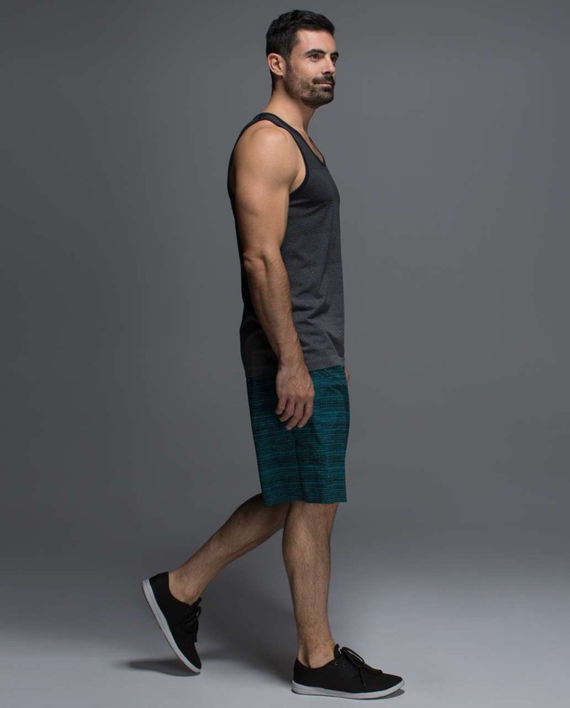 Lululemon Assert ShortGlacier Texture Surge Black / Black