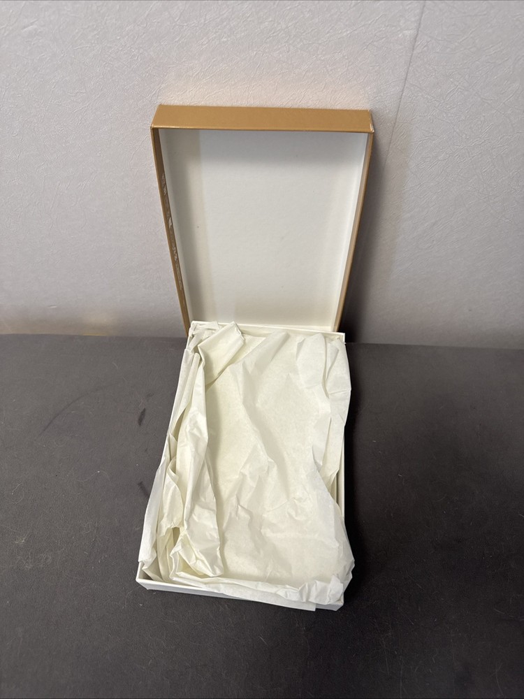 Chloe Paris Gift . W Tissue . 9”x6x1.75”