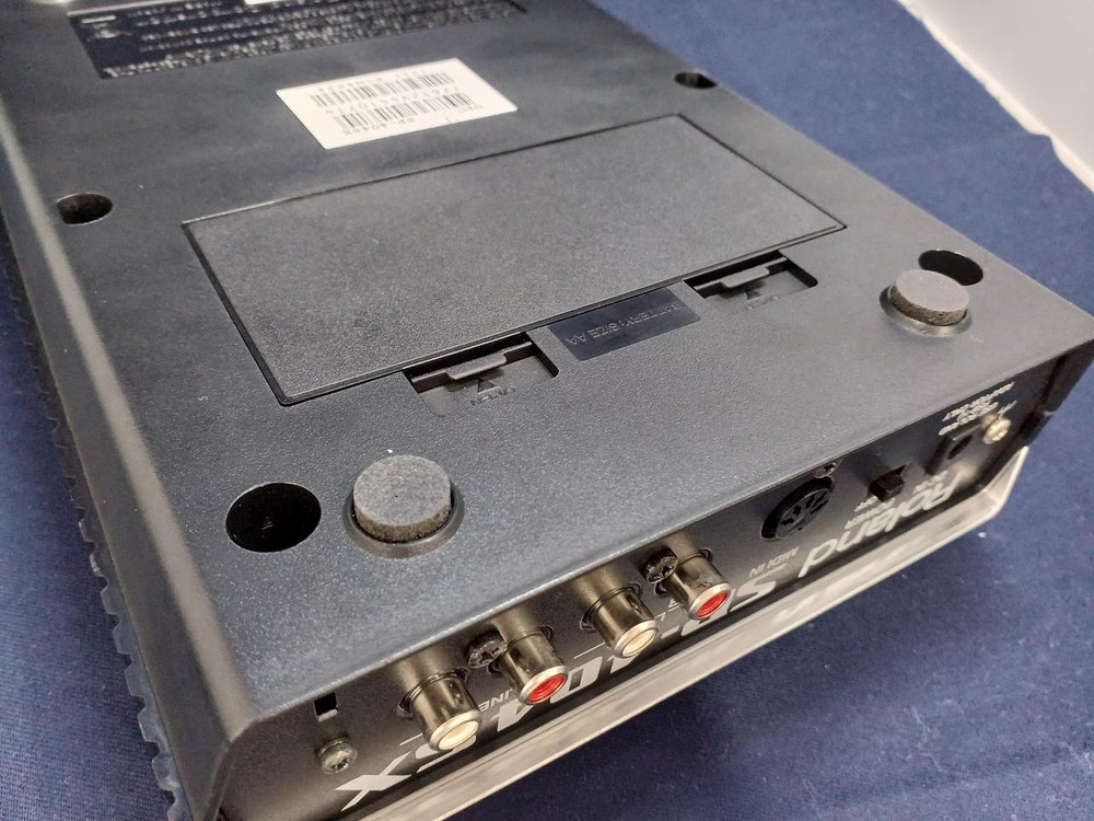 Roland SP-404SX Linear Wave Sampler 12 Polyphony 29 Effects SD Card & AC Adapter