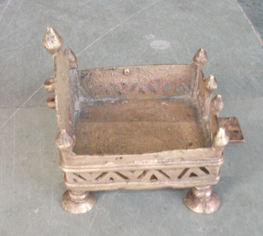 Vintage Brass Handcrafted Jali Cut Solid Heavy Stand/Throne, Nice Patina