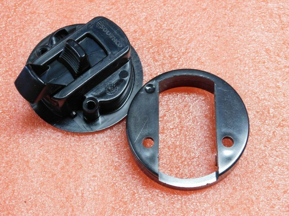 New SOUTHCO Locking Black Plastic Flush Pull Latch -- M1-41 -- Qty Available