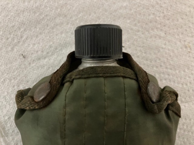 Vintage 1 quart canteen (Army?).