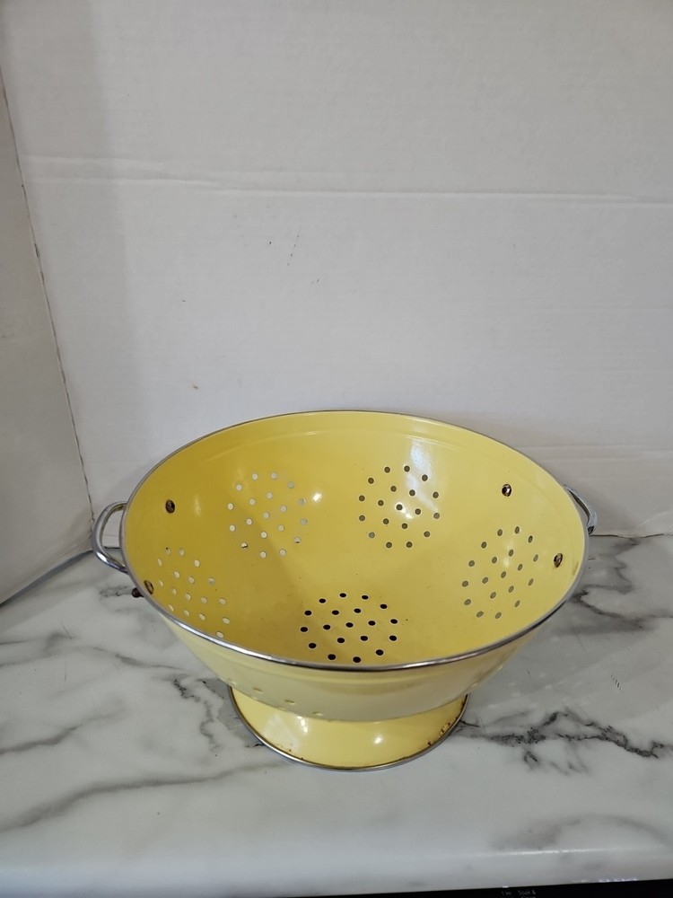 NWT Sur La Table Colander Bright Yellow 11 In Diameter