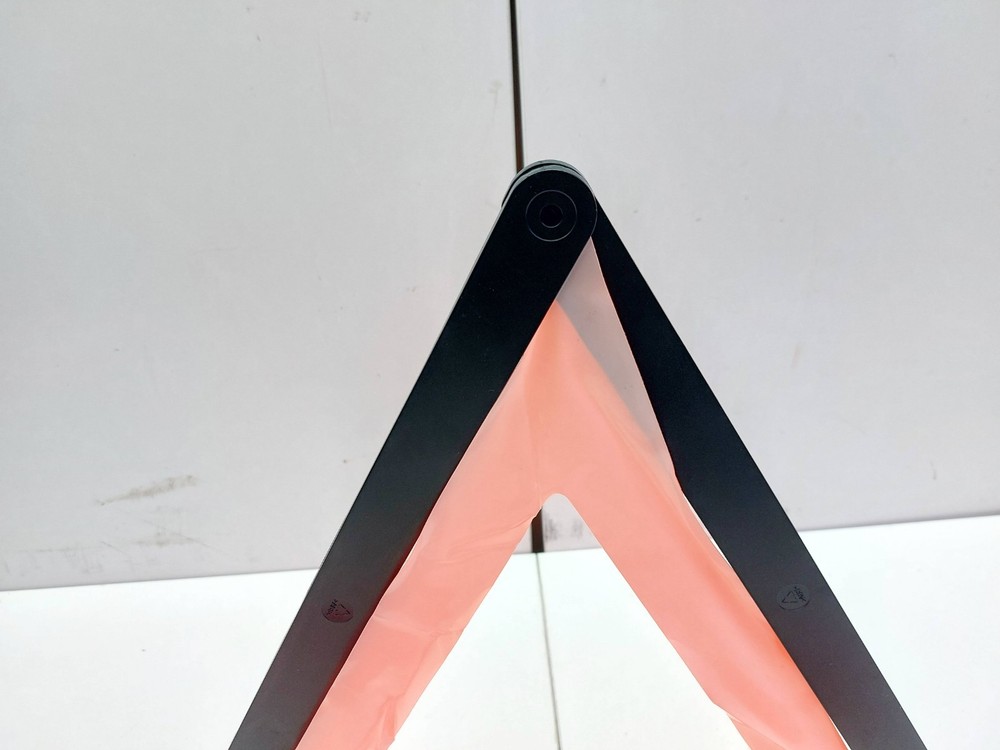 MG HS 2024 EMERGENCY WARNING HAZARD TRIANGLE 10526429