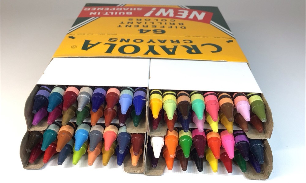 Binney & Smith Crayola 64 Pack Crayons Box Built-In Sharpener 2008
