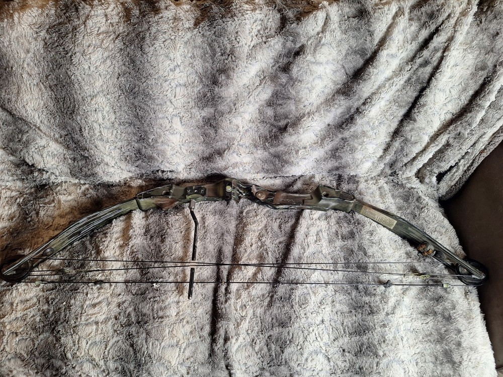 Bear Flare II Compound Bow Camo