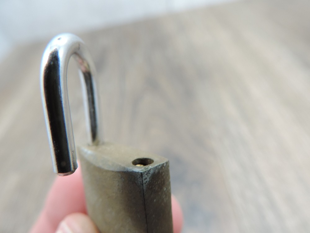 Ruger Embossed Brass Lock w/Key 0.75"x1.25"