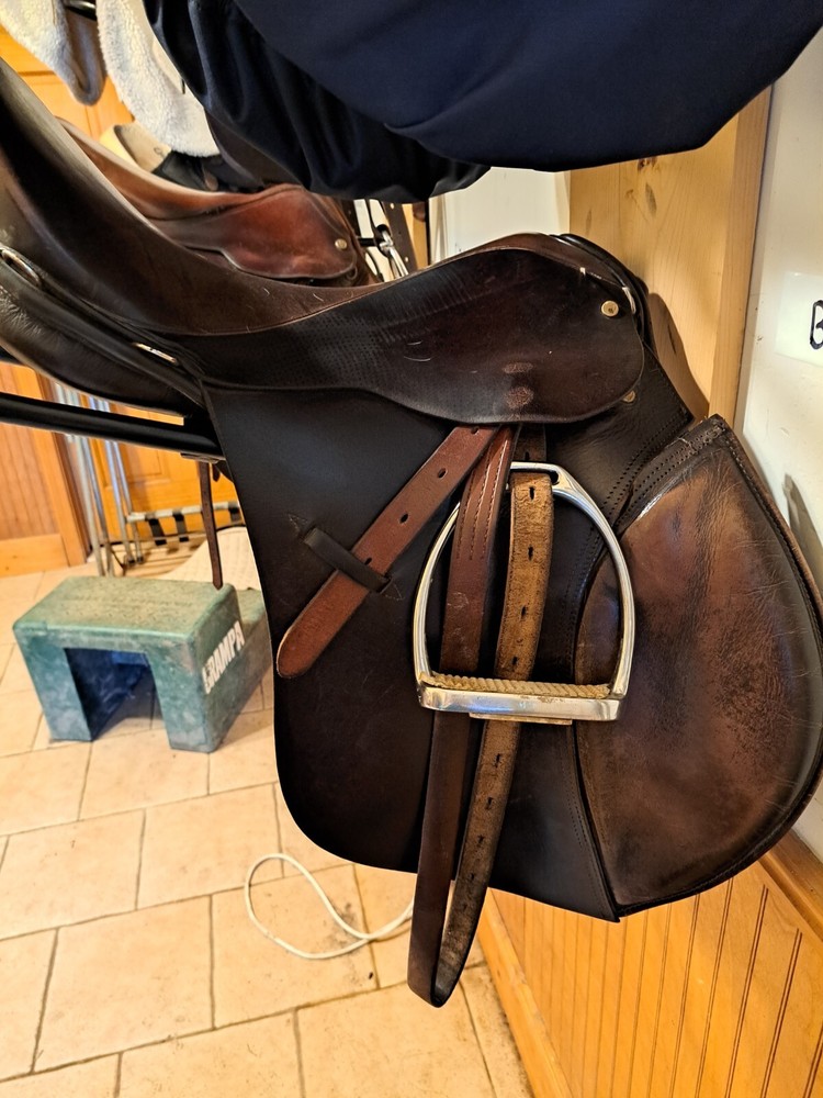 17.5 Imperial AP jump saddle