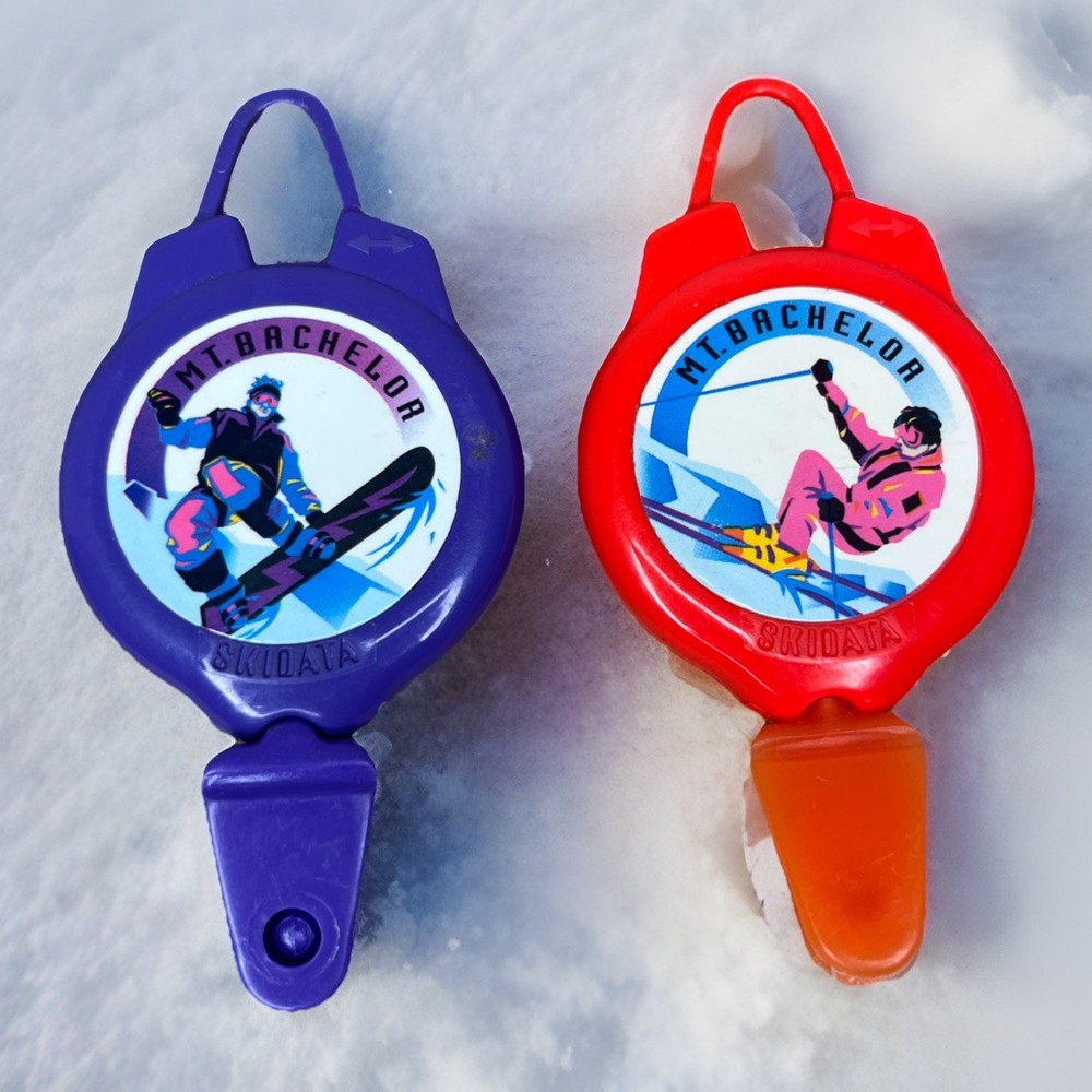 Vintage Ski Zip Retractable Pass Holder Mt Bachelor Oregon Fully Functioning.