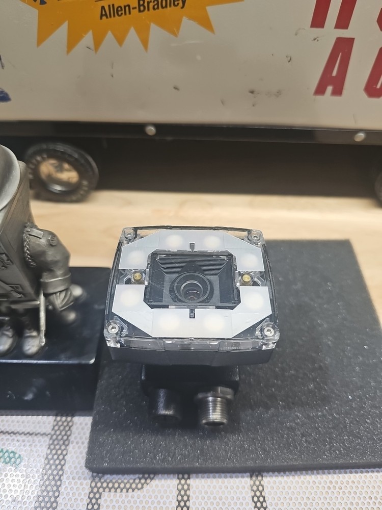 Cognex IS2000C-120-40-125 In-Sight 2000 Vision Sensor