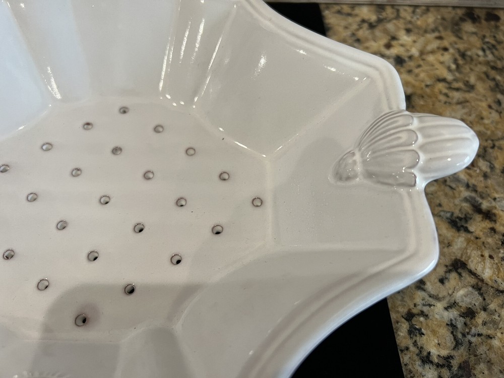 Style Eyes Embossed Whiteware Berry Colander