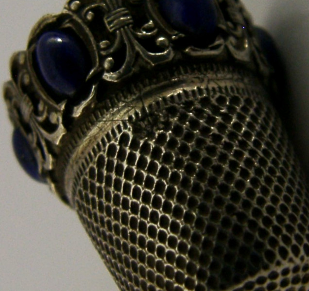 PRETTY SOLID SILVER BLUE HARDSTONE SET THIMBLE c1920 SEWING NEEDLEWORK
