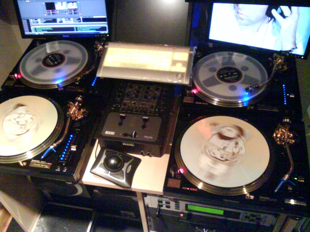 TECHNICS SL-1200 GLD Limited Gold Edition (open box)