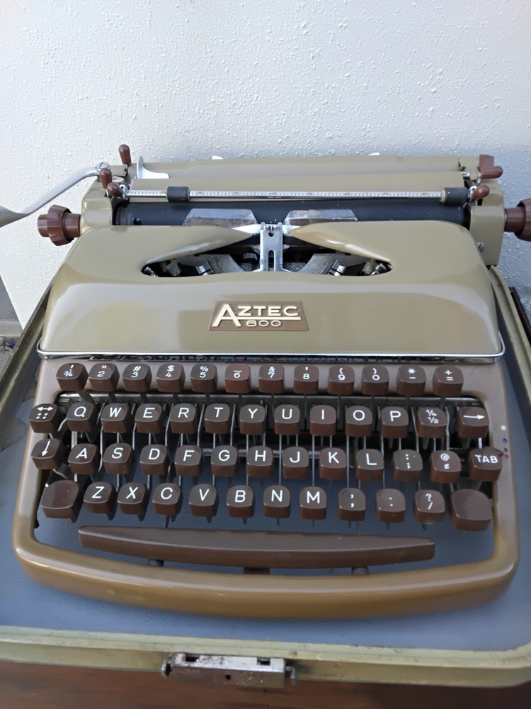 Aztec 600 german typewriter