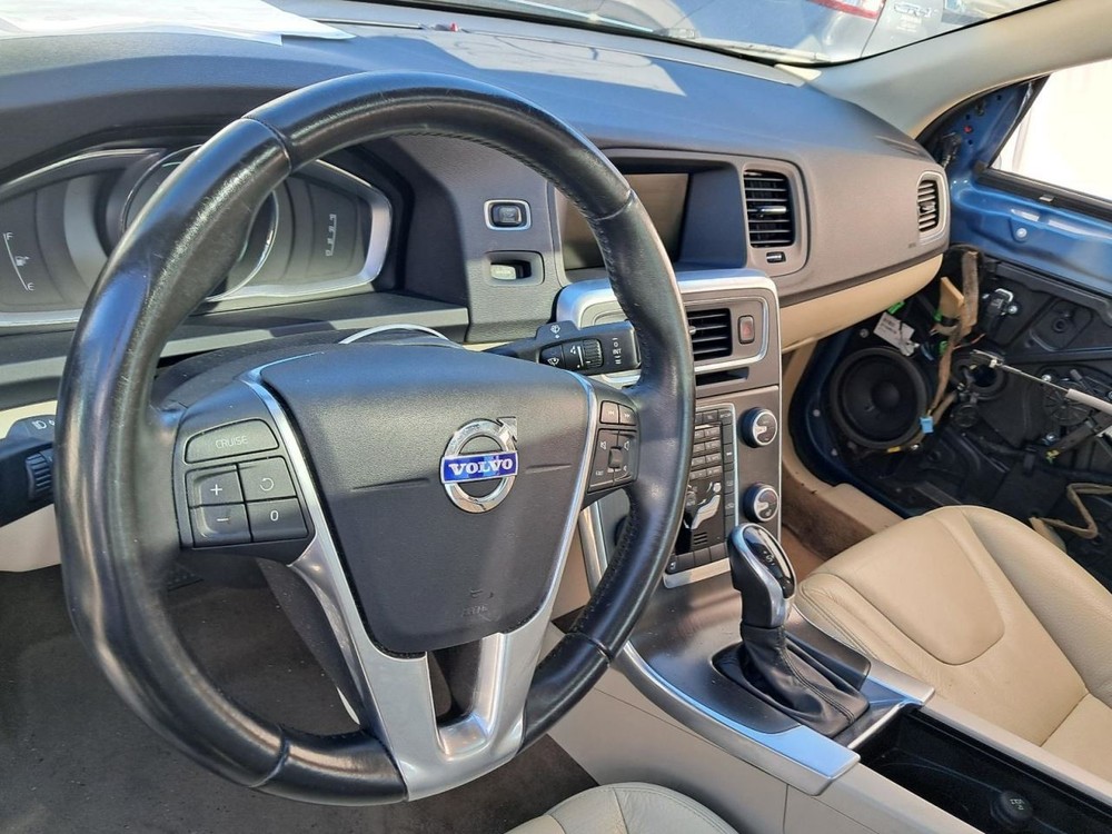 S60 2014 Glove Box 4848861
