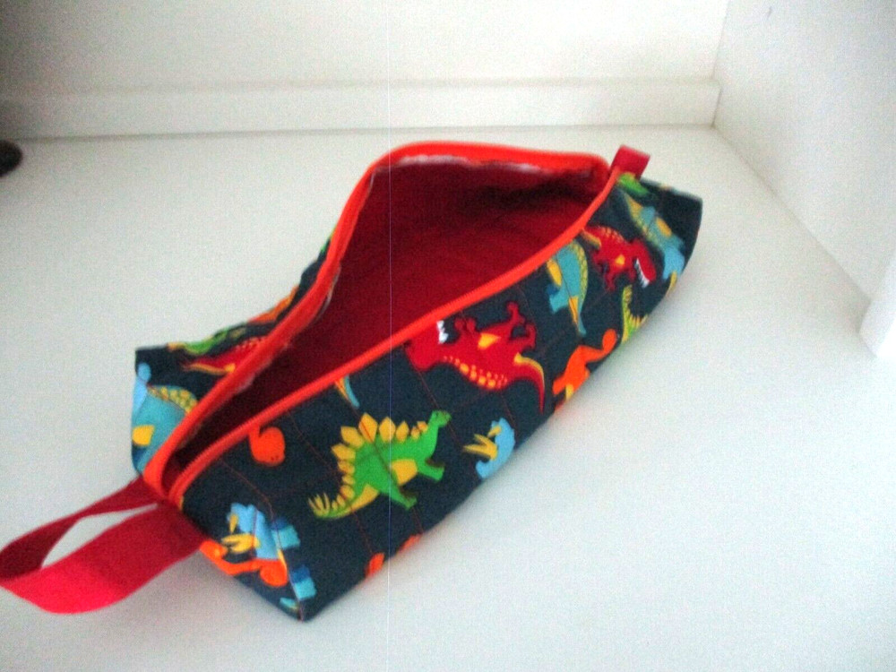 Organizer zipped, lined, and quilted bag DINOSAURS