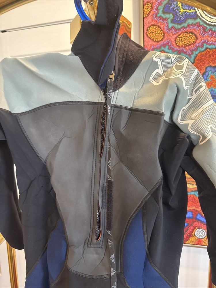 wetsuit
