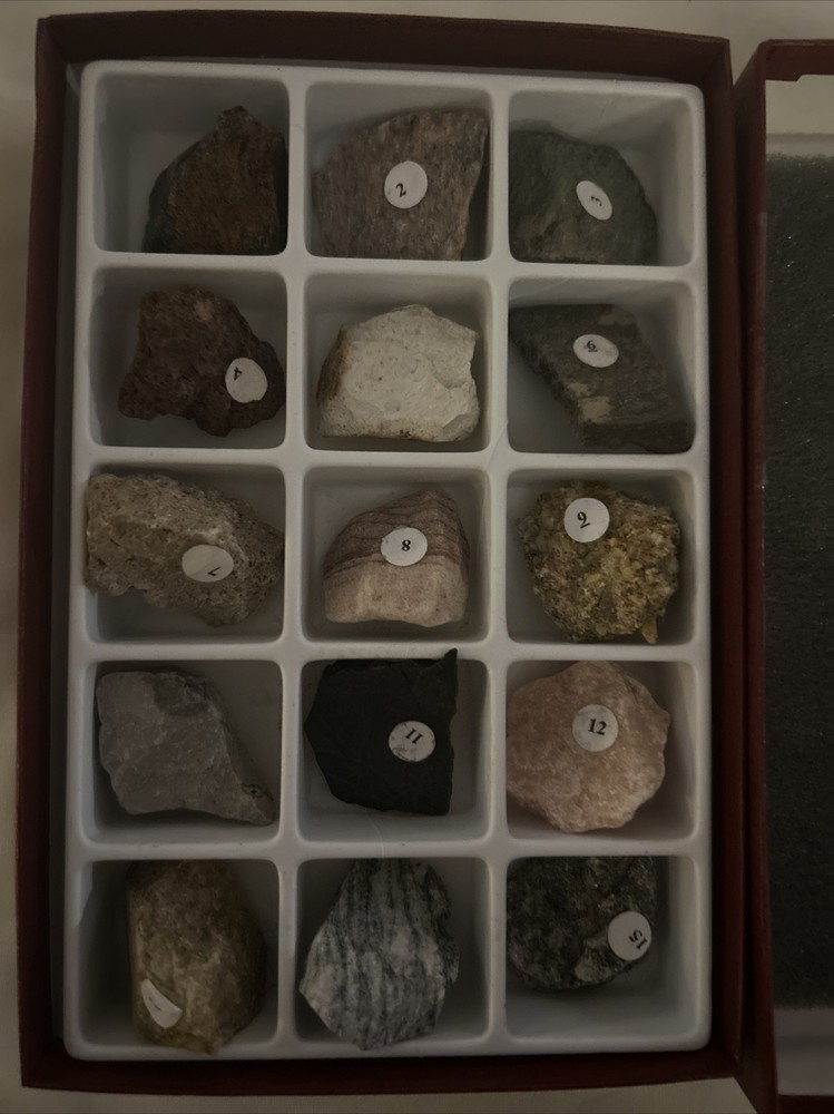 GSC International 2217 Rock Study Kit with 15 Numbered Specimens.