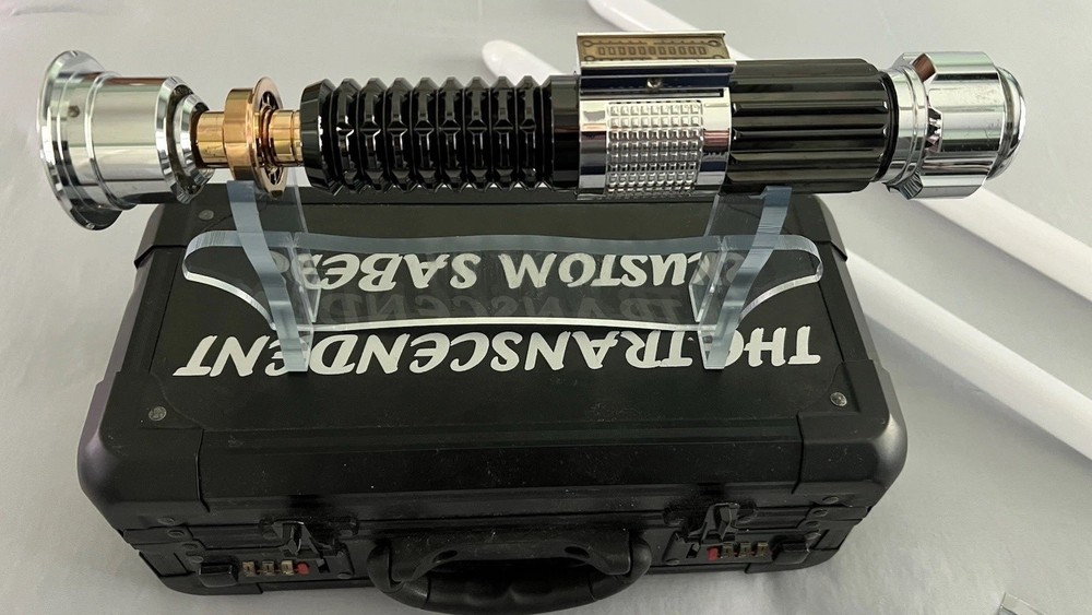 Thin Neck Saber – Model Luke V1 (Baselit, with sound).